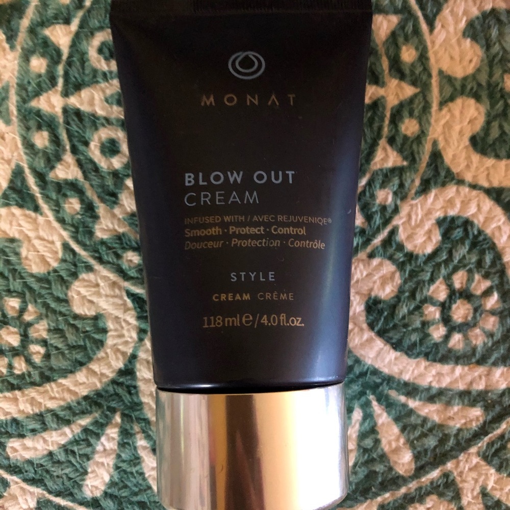 Monat Blow Out Cream
